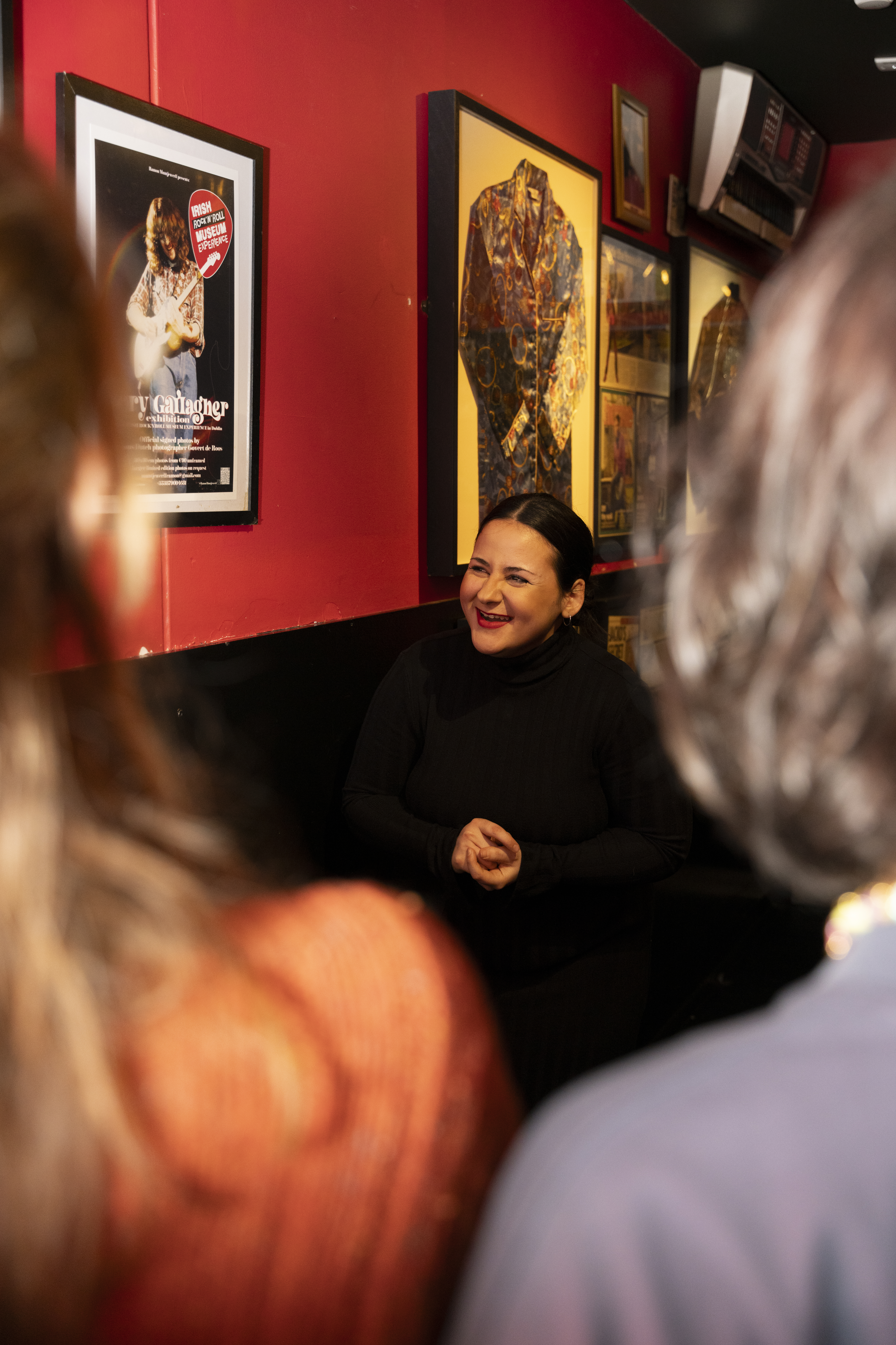 tour guide talking to group of tourists